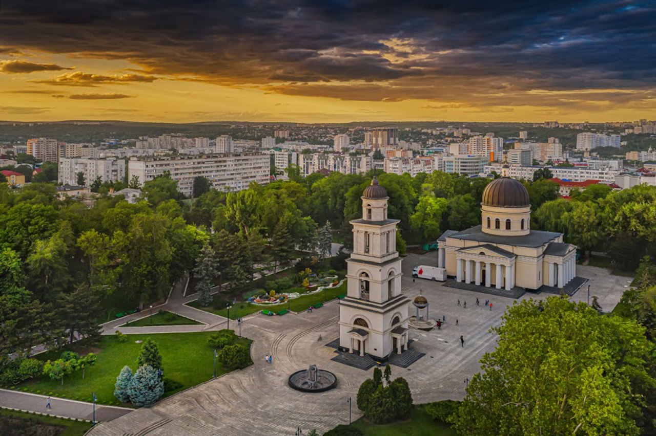 Дніпро — Кишинів